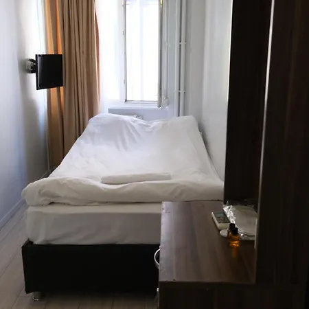 Simon Otel